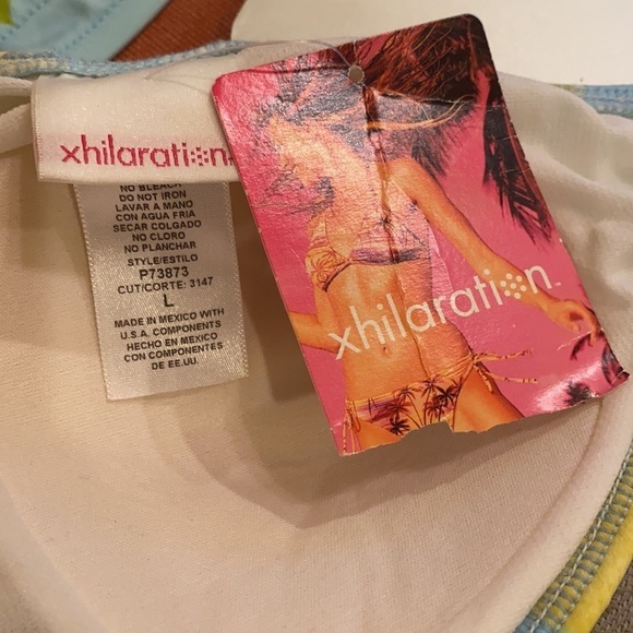 Xhilaration Women’s Floral Bikini Set - Picture 4 of 5